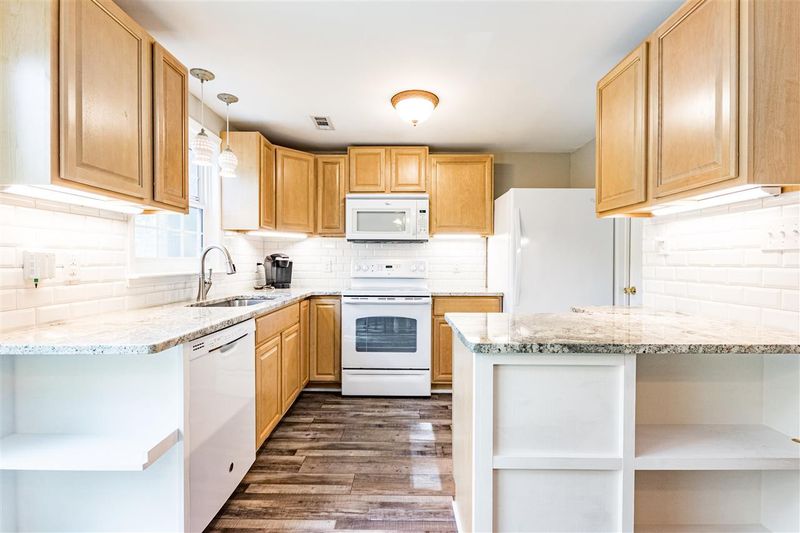 121 Taylors Pond Dr, Cary, NC 27513