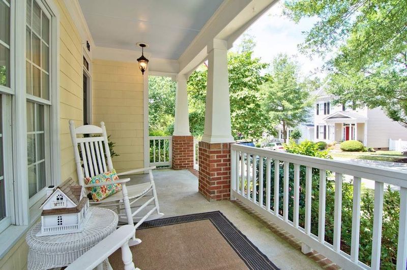 121 Tharrington Dr, Chapel Hill, NC 27516