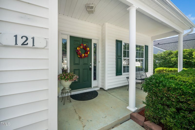 121 Trevor Ridge Dr, Holly Springs, NC 27540