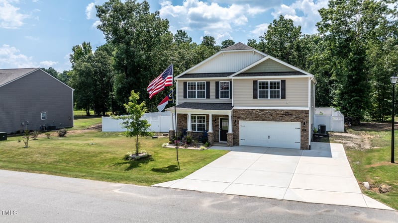 121 Weatherstone Ln, Zebulon, NC 27597