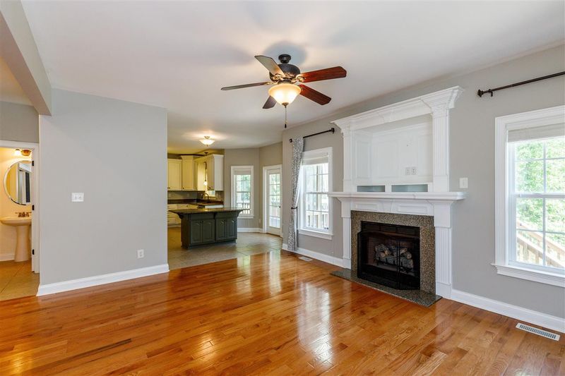 121 Willow Oak Trl, Clayton, NC 27520