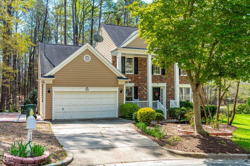 121 Woodruff Ct, Cary, NC 27518