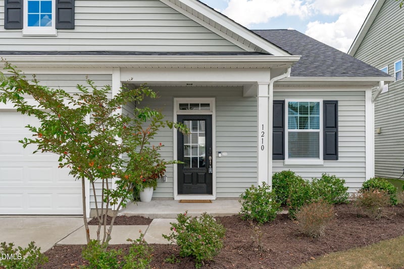 1210 Briar Gate Dr, Holly Springs, NC 27540