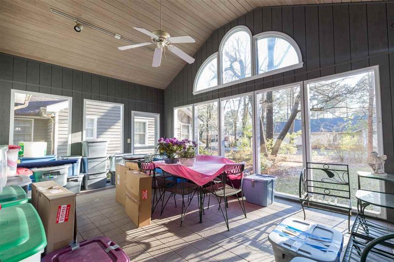 1210 S Crescent Dr, Smithfield, NC 27577
