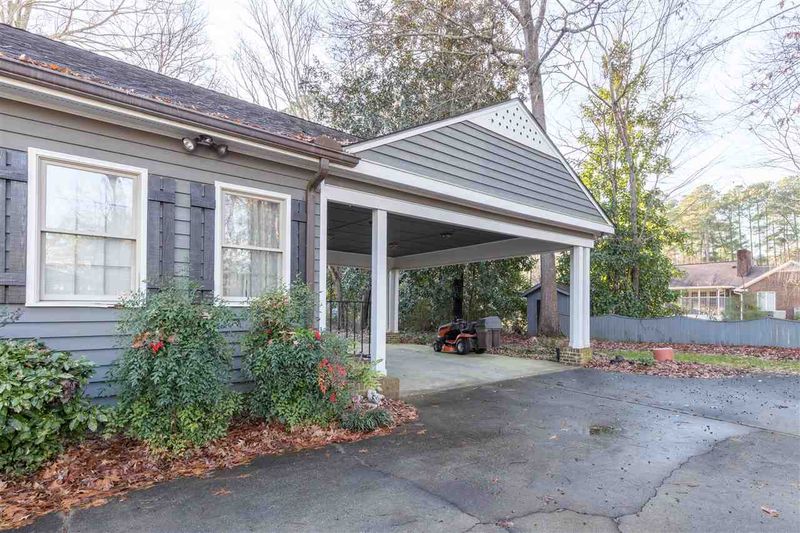 1210 S Crescent Dr, Smithfield, NC 27577