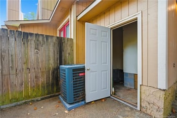 1210 Huntsman Ct, Fayetteville, NC 28303