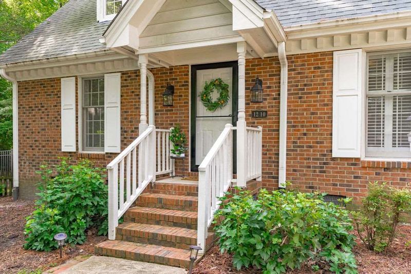1210 Indian Trl, Apex, NC 27502