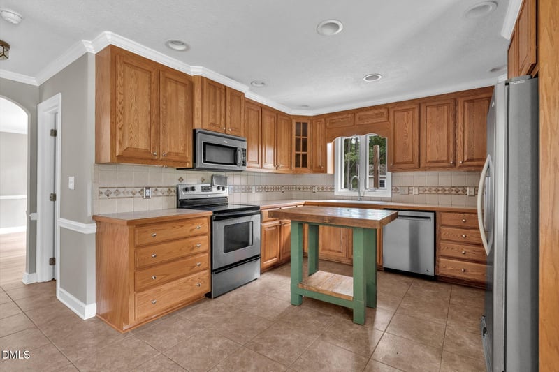 1210 Pineburr Ln, Sanford, NC 27330