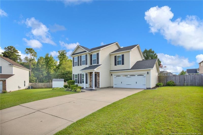 1210 Snipe Ct, Hope Mills, NC 28348