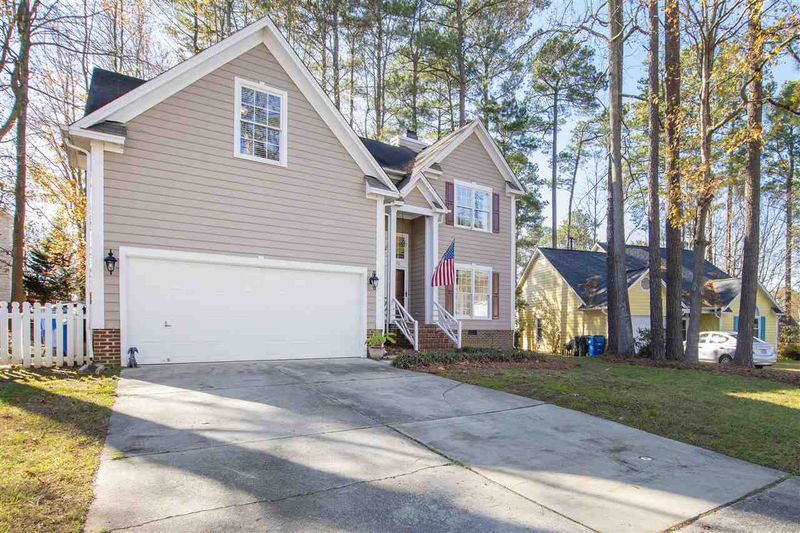 12105 Ranleigh Ct, Raleigh, NC 27613