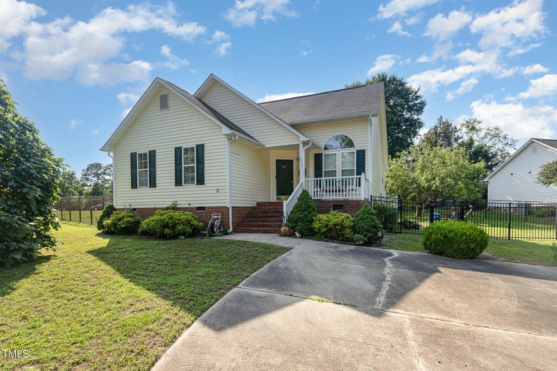 1211 Azalea Dr, Zebulon, NC 27597