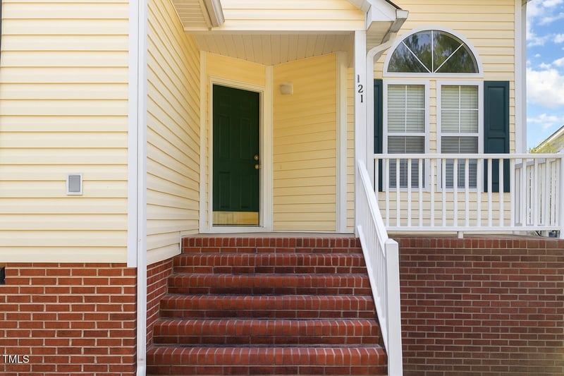 1211 Azalea Dr, Zebulon, NC 27597