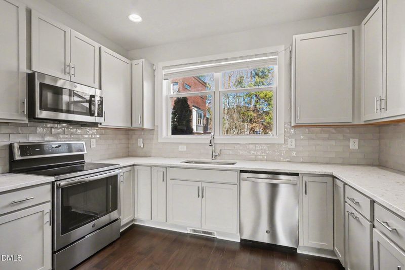 1211 Capability Dr #102, Raleigh, NC 27606