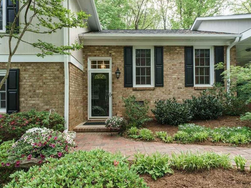 1211 Kenbridge Ln, Cary, NC 27511