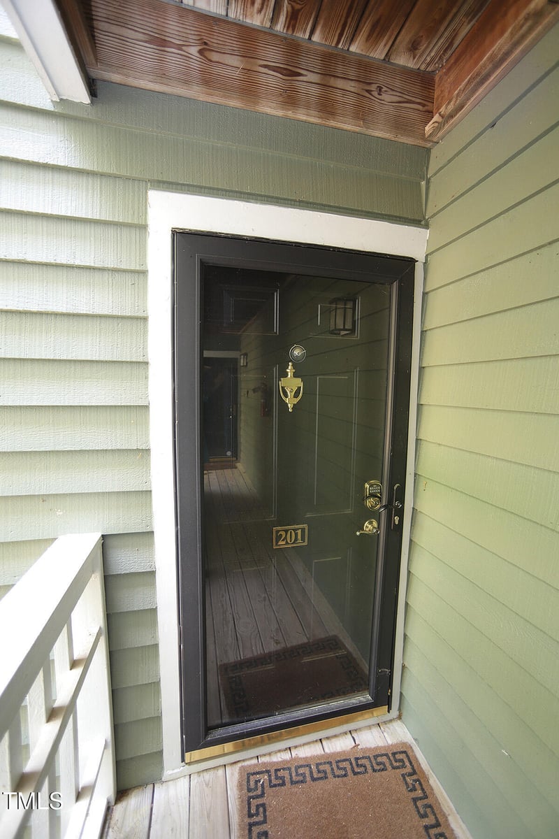 1211 Westview Ln, Raleigh, NC 27605