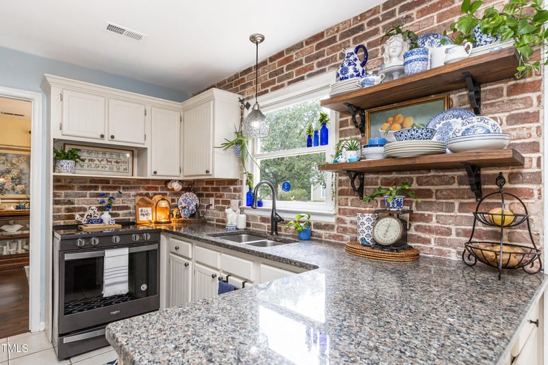 12116 Queensbridge Ct, Raleigh, NC 27613