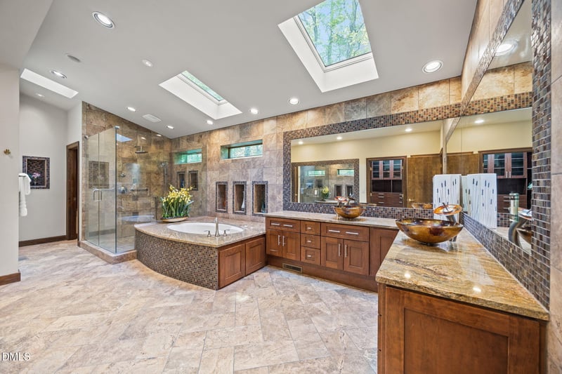 12117 Cliffside Cir, Raleigh, NC 27614