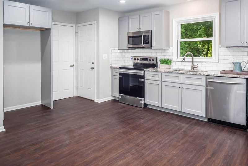 1212 Boyer St, Raleigh, NC 27610