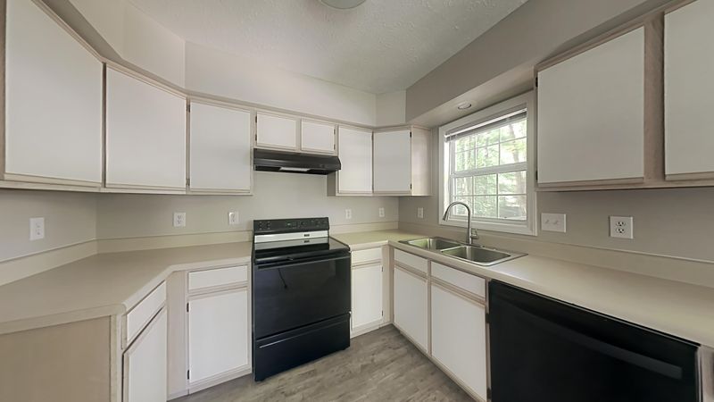 1212 Crystal View Ct, Mebane, NC 27302