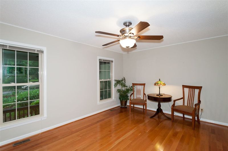 1212 Kenbridge Ln, Cary, NC 27511