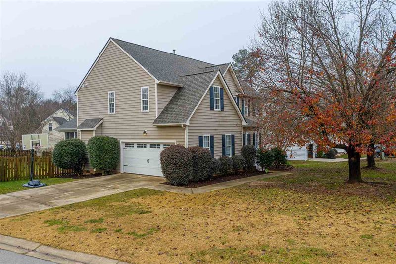 1212 Linden Ridge Dr, Holly Springs, NC 27540