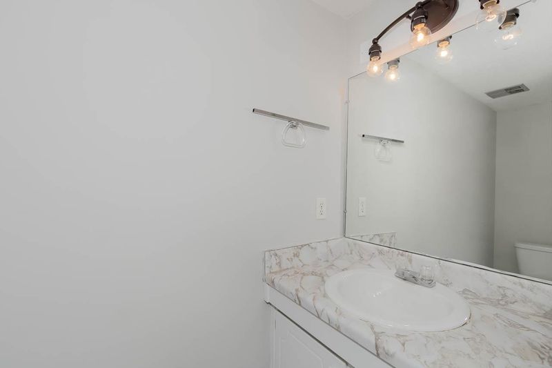 1212 Manassas Ct #E, Raleigh, NC 27609