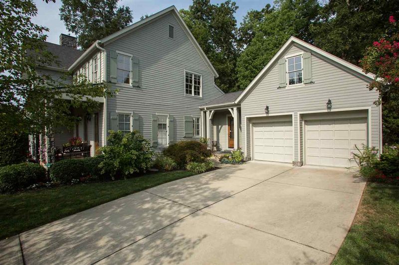 1212 Pinehurst Dr, Chapel Hill, NC 27517