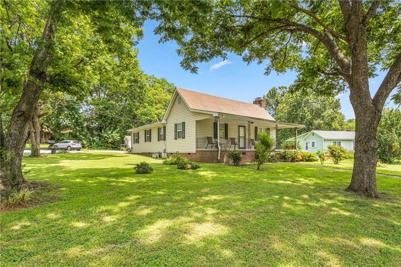 1212 Stout St, Burlington, NC 27215