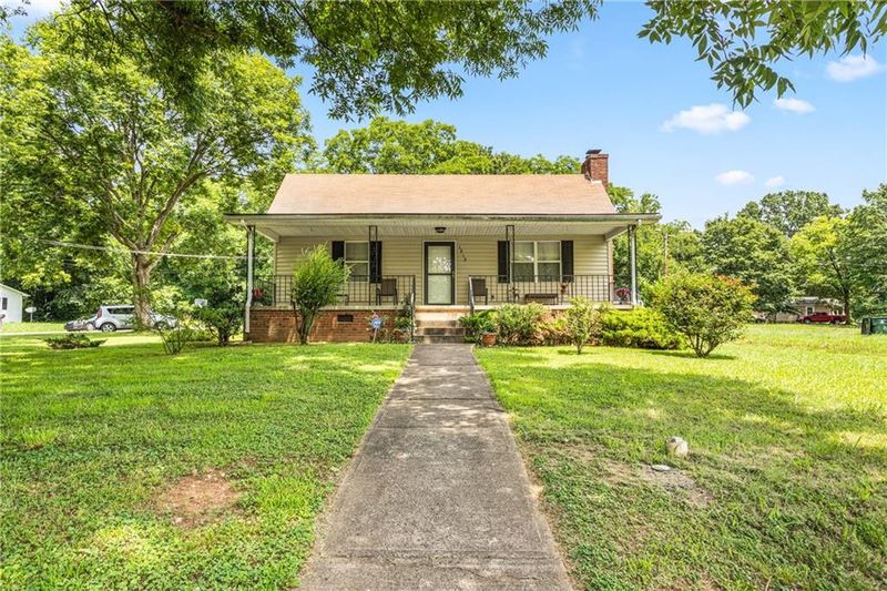 1212 Stout St, Burlington, NC 27215