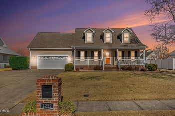 1212 Thistle Gold Dr, Hope Mills, NC 28348