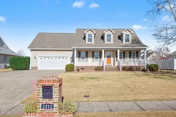 1212 Thistle Gold Dr, Hope Mills, NC 28348