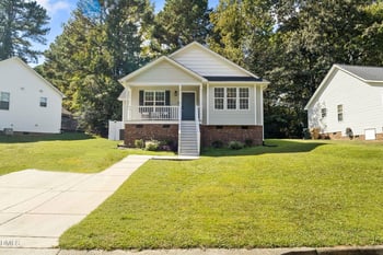 1212 Woodbriar St, Clayton, NC 27520