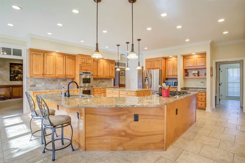 12129 Lockhart Ln, Raleigh, NC 27614