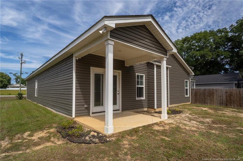 1213 Branson St, Fayetteville, NC 28305