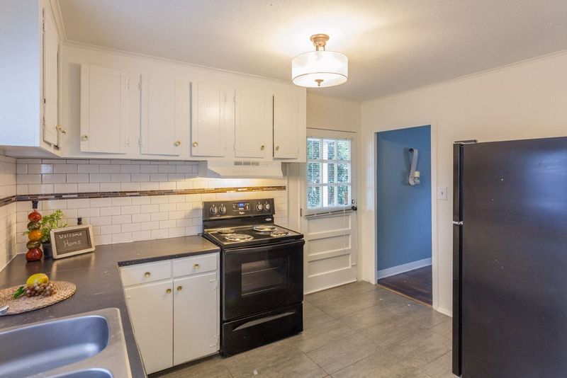 1213 Kent Rd, Raleigh, NC 27606