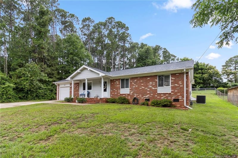 1214 Andrews Rd, Fayetteville, NC 28311