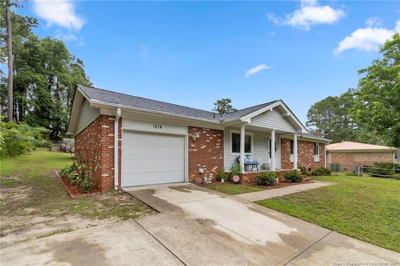 1214 Andrews Rd, Fayetteville, NC 28311