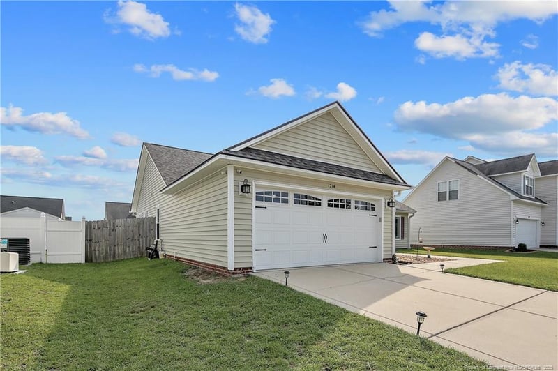 1214 Herring Gull Dr, Fayetteville, NC 28306