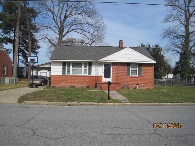 1214 W Pearsall St, Dunn, NC 28334