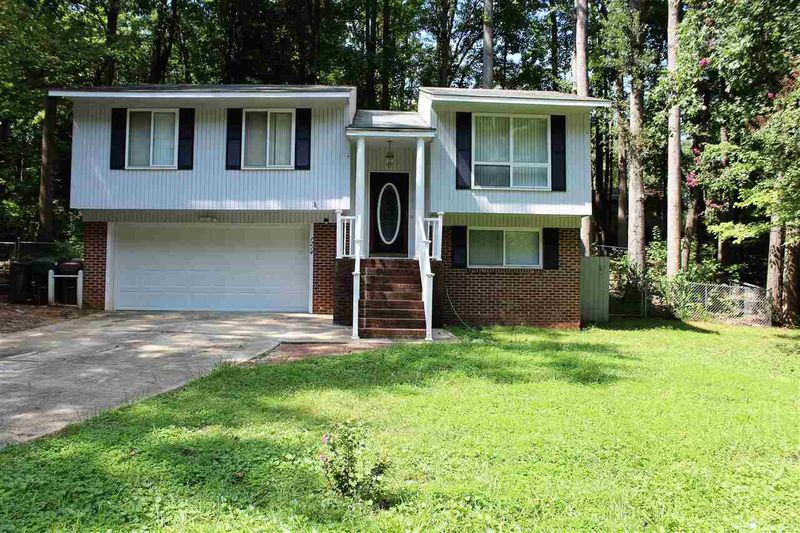1214 Roundtree Ct, Cary, NC 27513