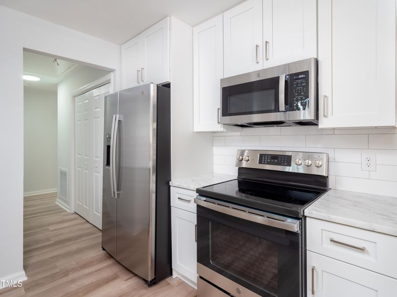 1214 Selwyn Ln, Cary, NC 27511