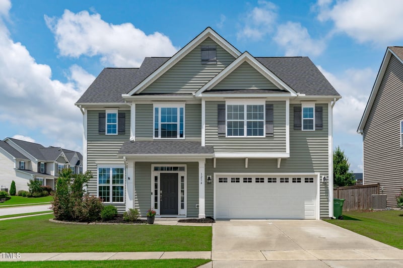 1214 Valley Dale Dr, Fuquay Varina, NC 27526