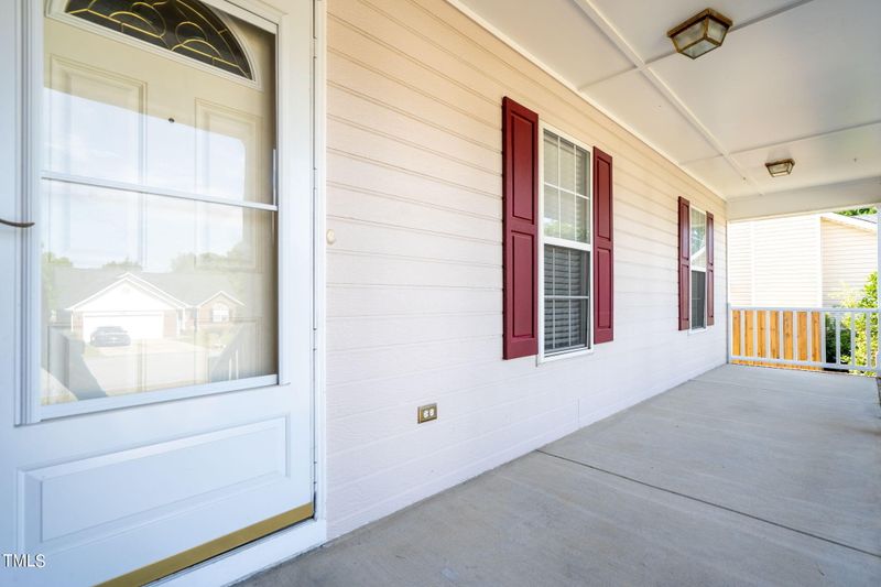 1215 Alexwood Dr, Hope Mills, NC 28348