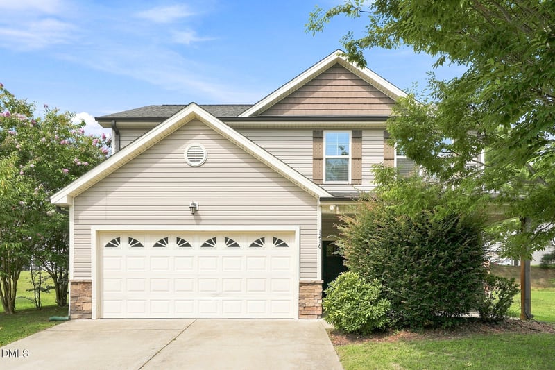 1216 Braemar Highland Dr, Zebulon, NC 27597