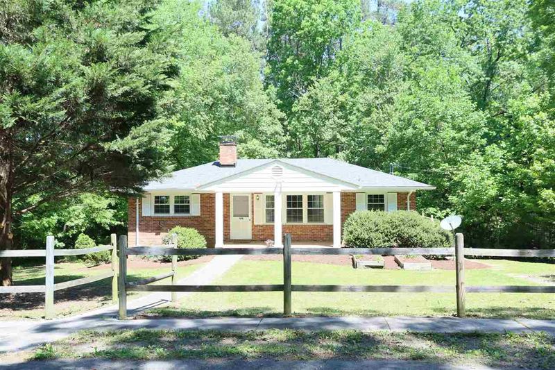 1216 Brookfield Dr, Chapel Hill, NC 27516