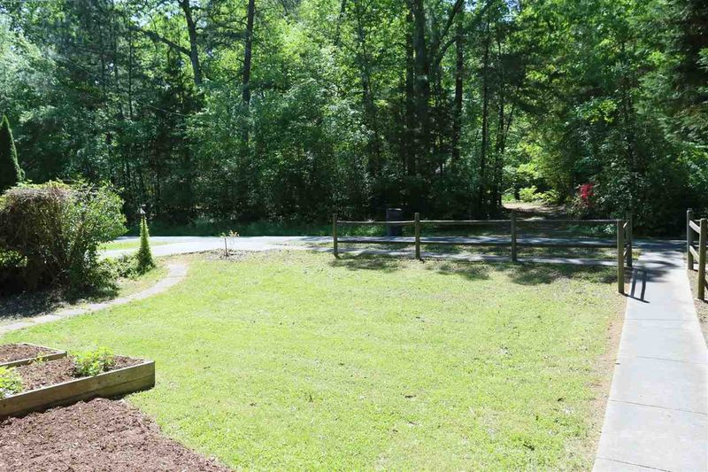 1216 Brookfield Dr, Chapel Hill, NC 27516