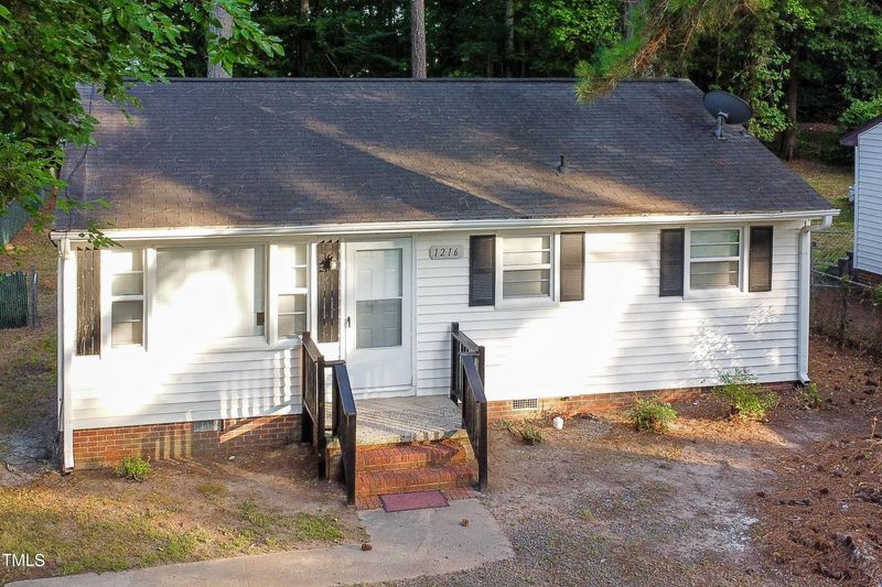 1216 E Club Blvd, Durham, NC 27704