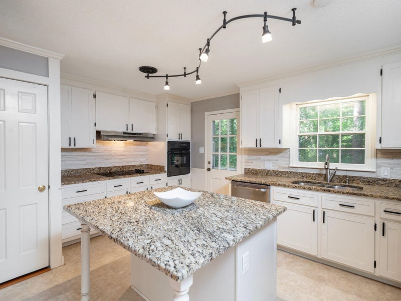 1216 Kingston Ridge Rd, Cary, NC 27511