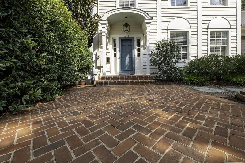1216 Mordecai Dr, Raleigh, NC 27604