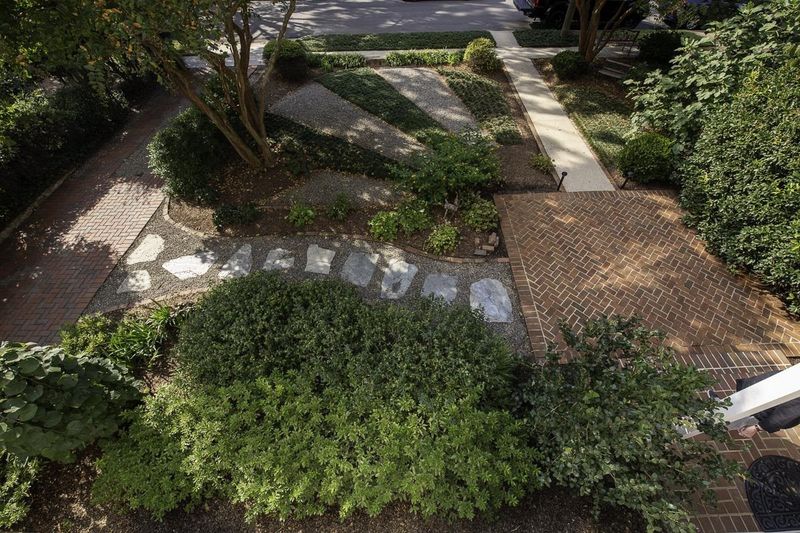 1216 Mordecai Dr, Raleigh, NC 27604